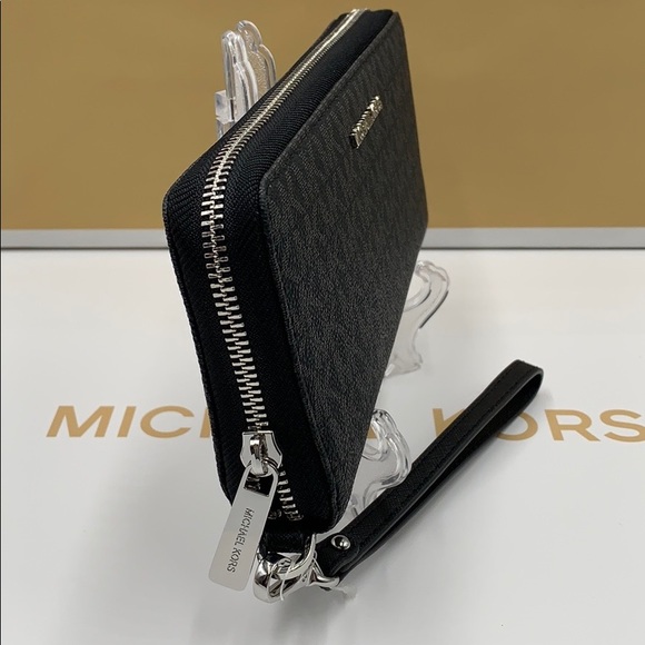 MK Jet Set Travel Continental PVC Signature Zip - Picture 11 of 16